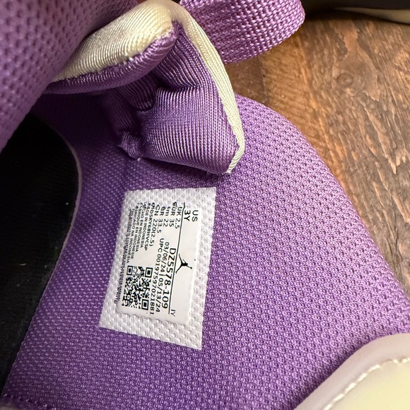 Jordan Jumpman MVP in the Summit White/Black Raspberry 3Y - Picture 12 of 15